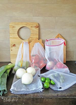 Многоразовые тканевые мешки для фруктов и овощей.