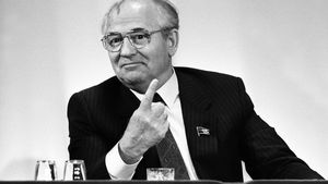Горбачёв из больницы призвал к революции