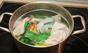Кипятим кухонные полотенца в кастрюле: отбелили до хруста