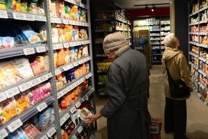 Торговцы: падение рубля и коронавирус не повлияют на розничные цены в магазинах РФ