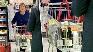Ангелу Меркель застали за покупкой вина, мыла и туалетной бумаги