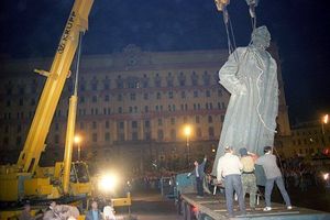 Захар Прилепин. Почему памятник Дзержинскому должен быть возвращен на постамент