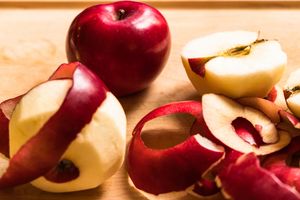 Ешьте кожуру от яблок. найдено средство от рассеянного склероза