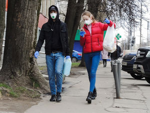 Врач рассказала, как правильно заходить с улицы домой при коронавирусе