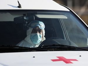 Организатор акции памяти убитых коронавирусом медиков: "Начальства боятся больше болезни"