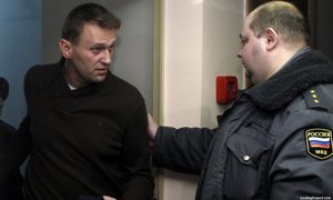 Почему Навального все никак не посадят?