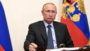 "Жизнь находится в опасности": Ручка Путина и меткий бросок вновь в зоне внимания журналистов