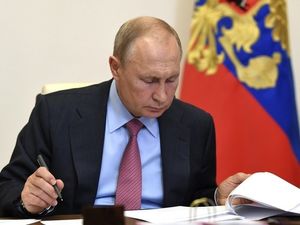 Путин и кризис доверия: в России перестали верить в коронавирус