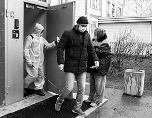 Вирусолог опроверг слова Онищенко об опасности заражения коронавирусом в подъезде
