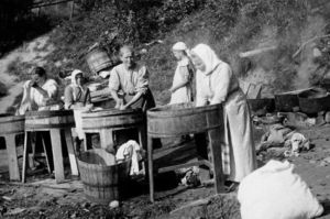 Как наши бабушки стирали белье в деревне без стиральных машин и прочих девайсов
