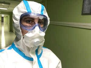 Студентка-медик получила завет умирающей от коронавируса пациентки