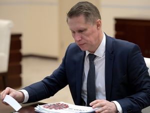 Глава Минздрава назвал срок полного возвращения к жизни до коронавируса