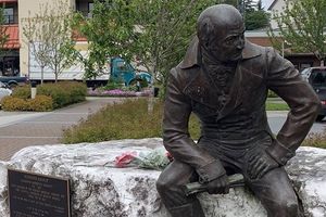 В Совфеде сочли Аляску русской землёй после требований снести памятник колонизатору Баранову