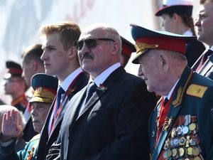 Лукашенко будут свергать по югославскому сценарию