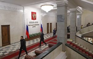 Госдума вводит для чиновников штрафы до 150 тыс. рублей за оскорбления граждан