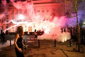 Сербия взбунтовалась: протесты против карантина охватывают всё больше городов