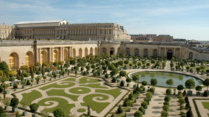 Хинштейн показал фото дворца "скромного проректора": "Позавидует даже Версаль"