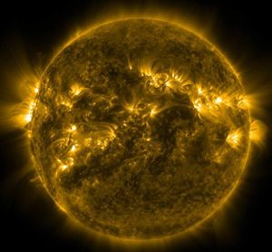 Астрономы показали таймлапс вращения Солнца за 10 лет