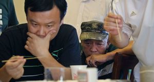 Странное увлечение китайцев: бои сверчков, которые приносят миллионы долларов