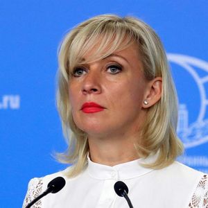 Захарова назвала лицемерием призыв Макрона поддержать манифестации в Белоруссии