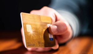 Кризис спроса: чем обернется массовая выдача кредитных карт