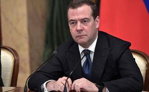 Медведев заявил о желании России заключить мирный договор с Японией