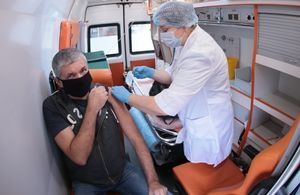 Иммунолог: в свободной продаже вакцины от коронавируса пока не увидим