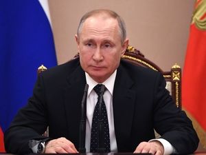 Путин замкнул правительство на себя новым законом