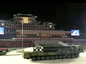 «Эта ракета – чудовище»: западные эксперты оценили военный парад Северной Кореи