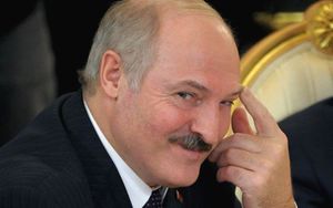 «Без шума и пыли» – Лукашенко наложил лапу на реэкспорт российской вакцины