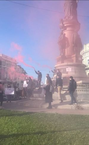 Украинские националисты на митинге в Одессе потребовали снести памятник Екатерине II