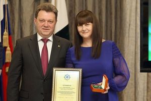 Жена мэра Томска Ивана Кляйна перед обыском выбросила из окна в подушке карты с 1,3 миллиардами