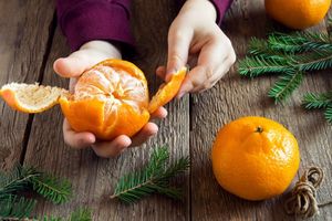 Кислый или сладкий: как узнать вкус мандаринов еще на прилавке
