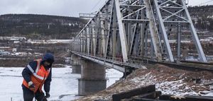 Мост, отложенный из-за Крыма, строится