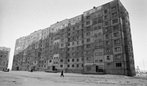 Почему в Норильске жилые дома строили без балконов и срезали там, где они уже были