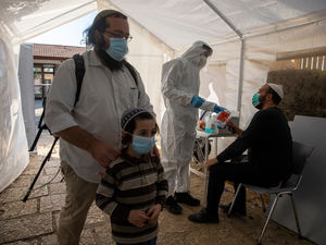 Массово вакцинированный Израиль побил рекорд заболевших COVID-19