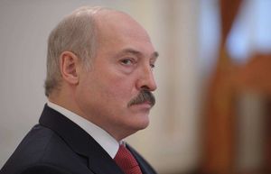 Белорусам предлагают очень экзотическую и взрывоопасную конституцию