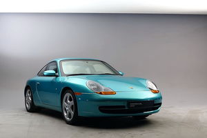 Посмотрите на единственный в мире Porsche 911 с заводской броней