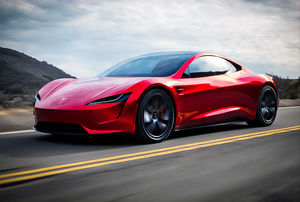 Илон Маск рассказал, когда появится Tesla Roadster