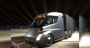 Илон Маск сообщил о готовности электрического грузовика Tesla Semi к производству