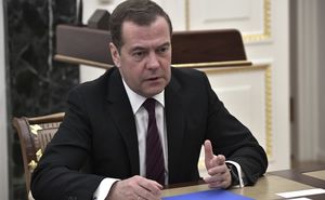 Медведев допустил отключение Рунета от глобальной сети