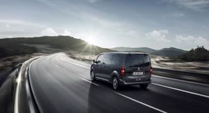 Peugeot e-Traveler 2021 получит аккумулятор большего размера и запас хода 322 км