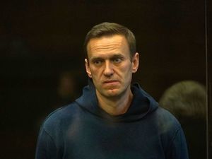 Суд приговорил Навального к реальному сроку: 3,5 года колонии