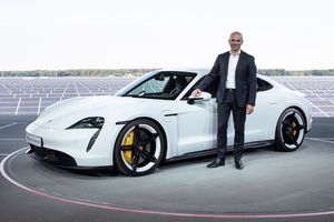 Apple наняла инженера из Porsche для работы над своим первым электрокаром
