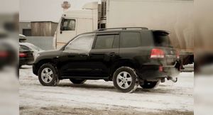 Блогер показал, что представляет собой Toyota Land Cruiser 200 за 1 млн рублей