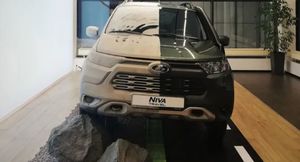 Проблеме 44 года: Дефектный дворник на LADA Niva Travel «АвтоВАЗ» показывает покупателям