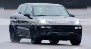 В Сети появились изображения обновлённого кроссовера Porsche Cayenne
