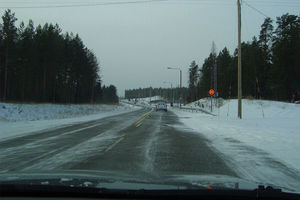 Почему в Скандинавии почти не сыпят реагенты на дорогу, и как там борются со льдом