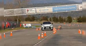 Toyota GR Yaris проходит «лосиный тест» — видео
