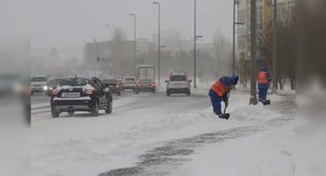 В Казахстане перекрыли движение из-за погодных условий